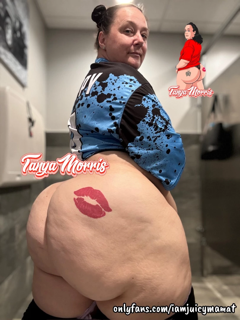 Nudes at the dealership 