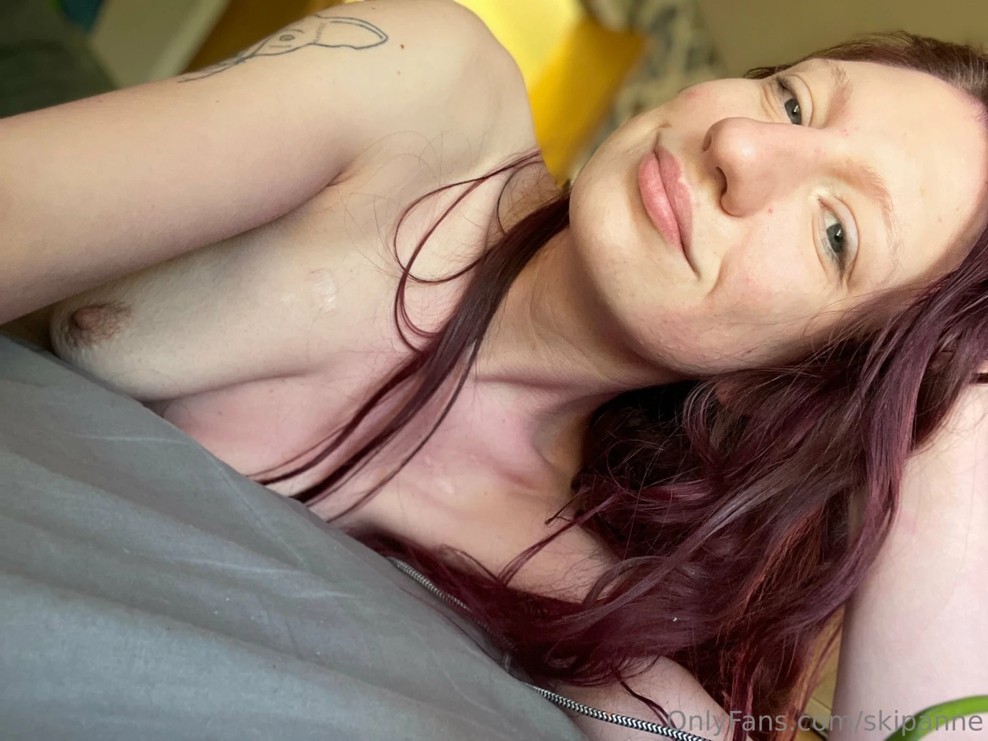 Morning pics my skin is pink cuz i added color to my hair yesterday 