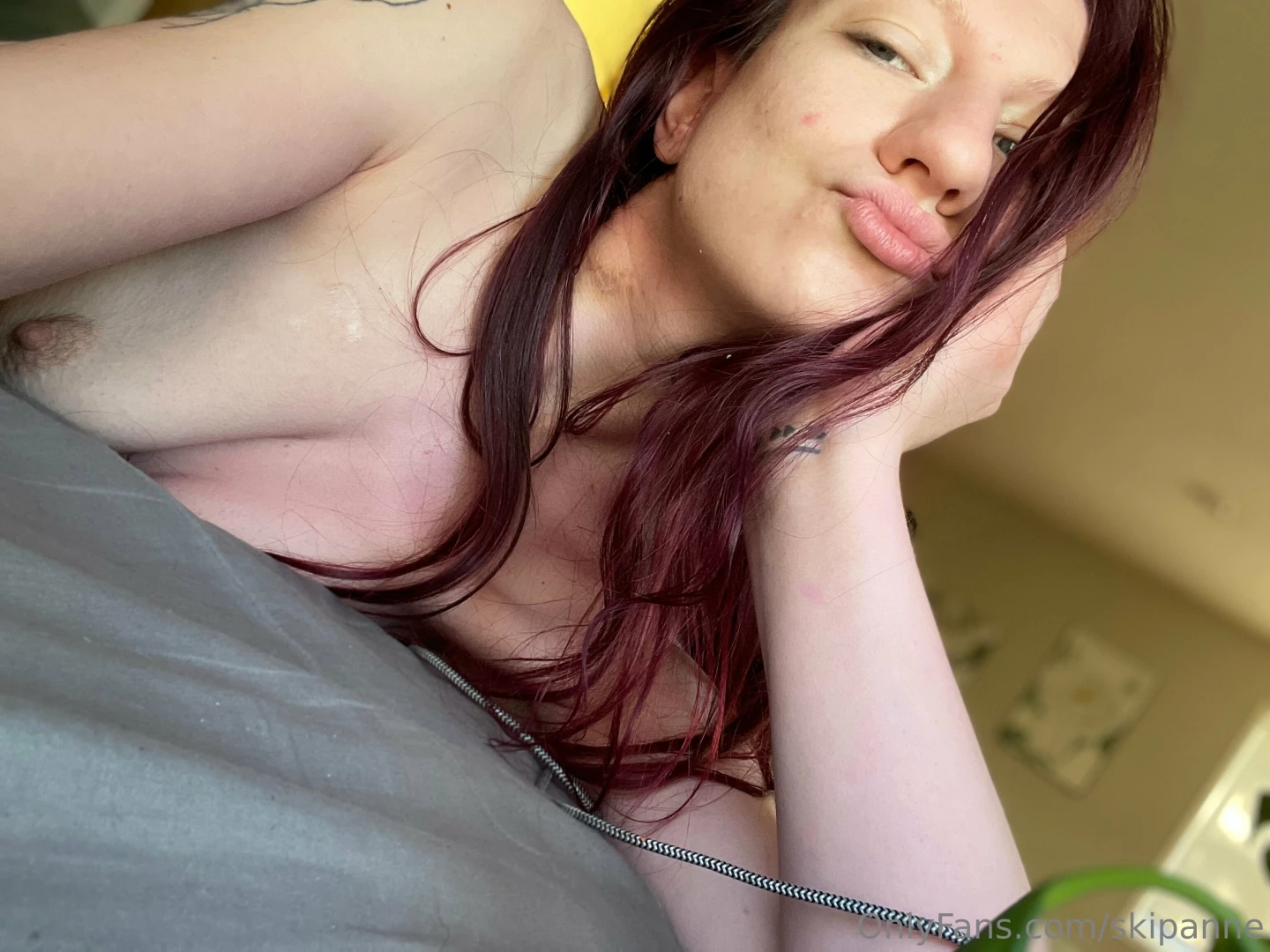 Morning pics my skin is pink cuz i added color to my hair yesterday part 1 