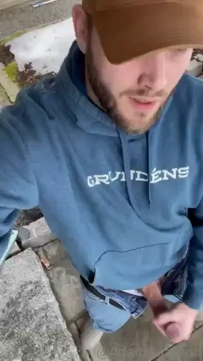 Warm enough to jerk off outside today 