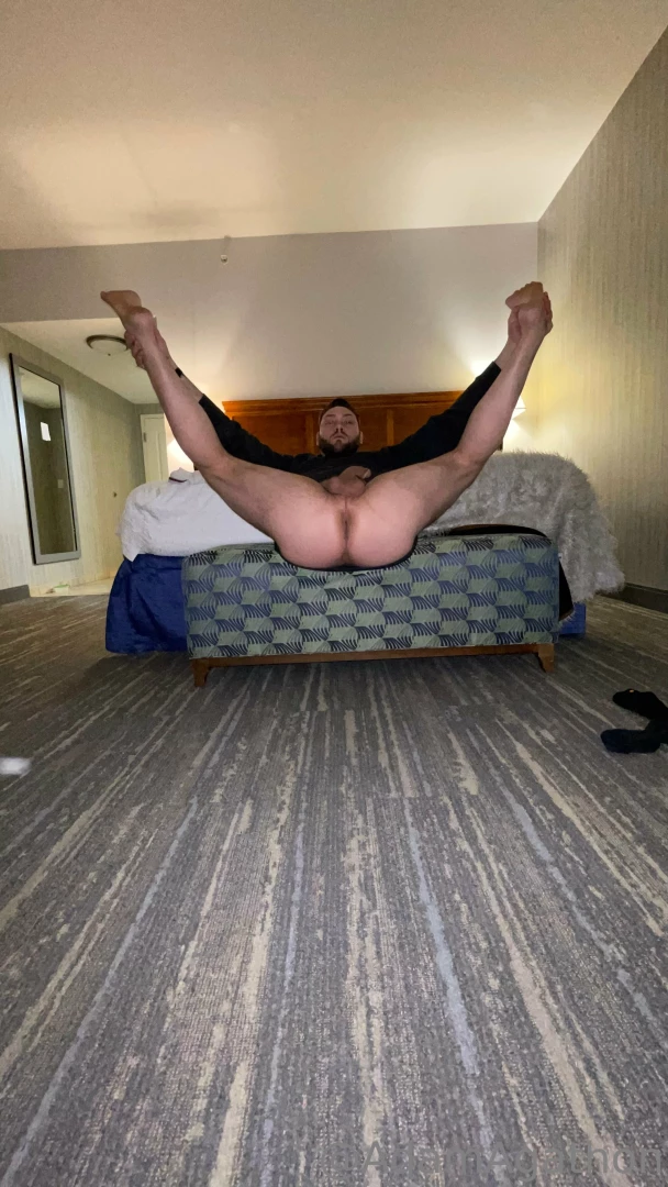 Little hotel stay first thing you gotta do take a few pics part 9 