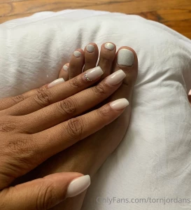 Am a spoiled brat who likes to get her way see you guys later tonight