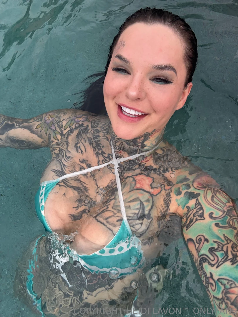 Sun s out cleavage out come over to https onlyfans com heidilavon c9 part 1 