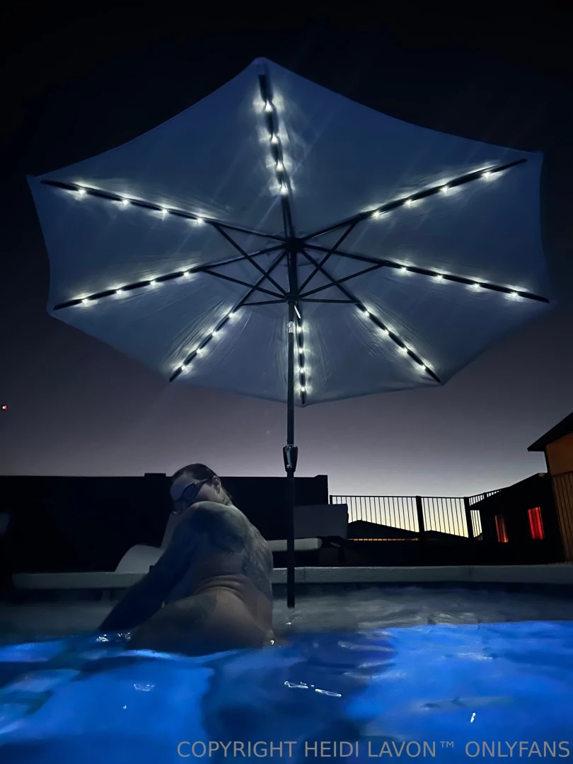 Happy humpday unlock for some bare backyard nude pool booty hehe 