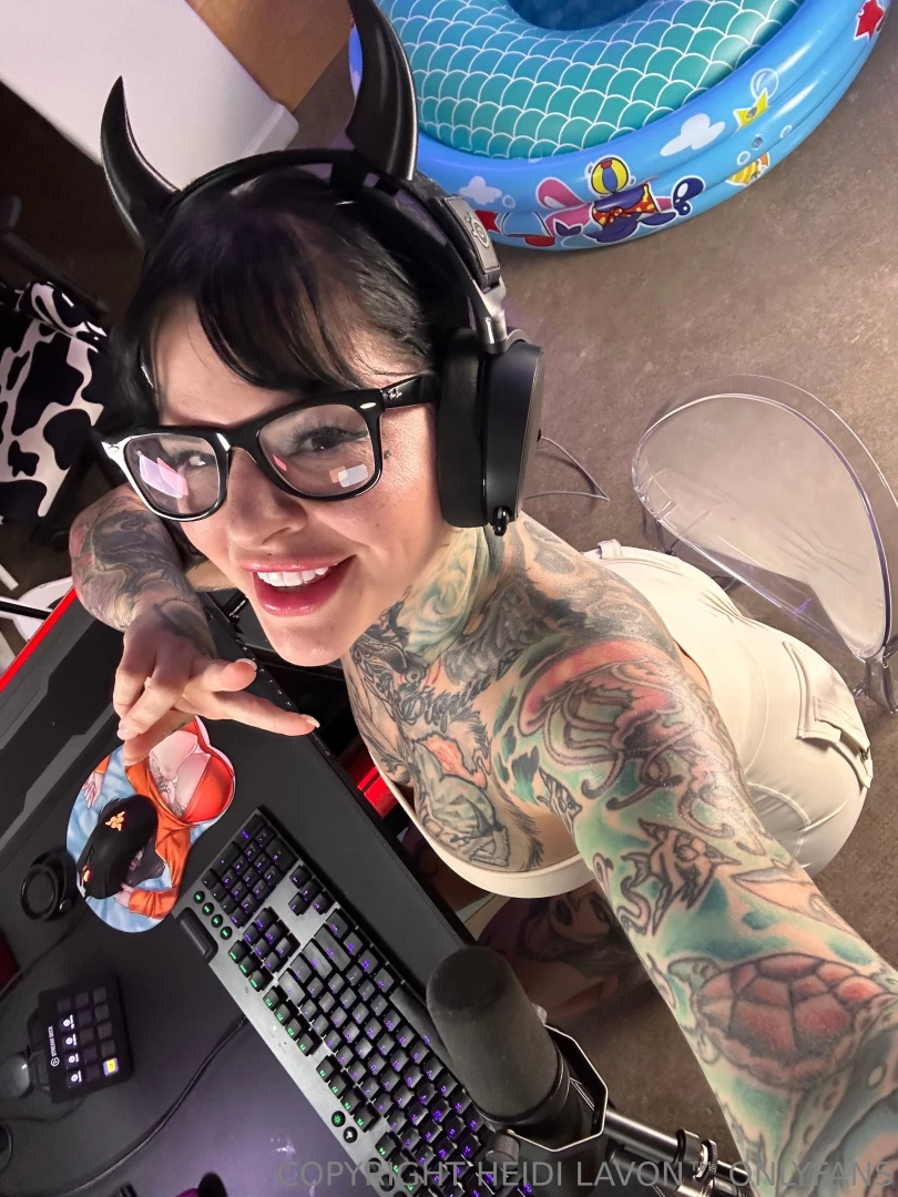 Clear chair 2 cam stream join me twitch tv heidilavon 