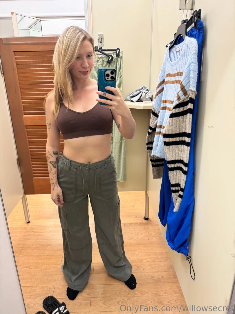 Come try out some clothes with me on my vip account wall 