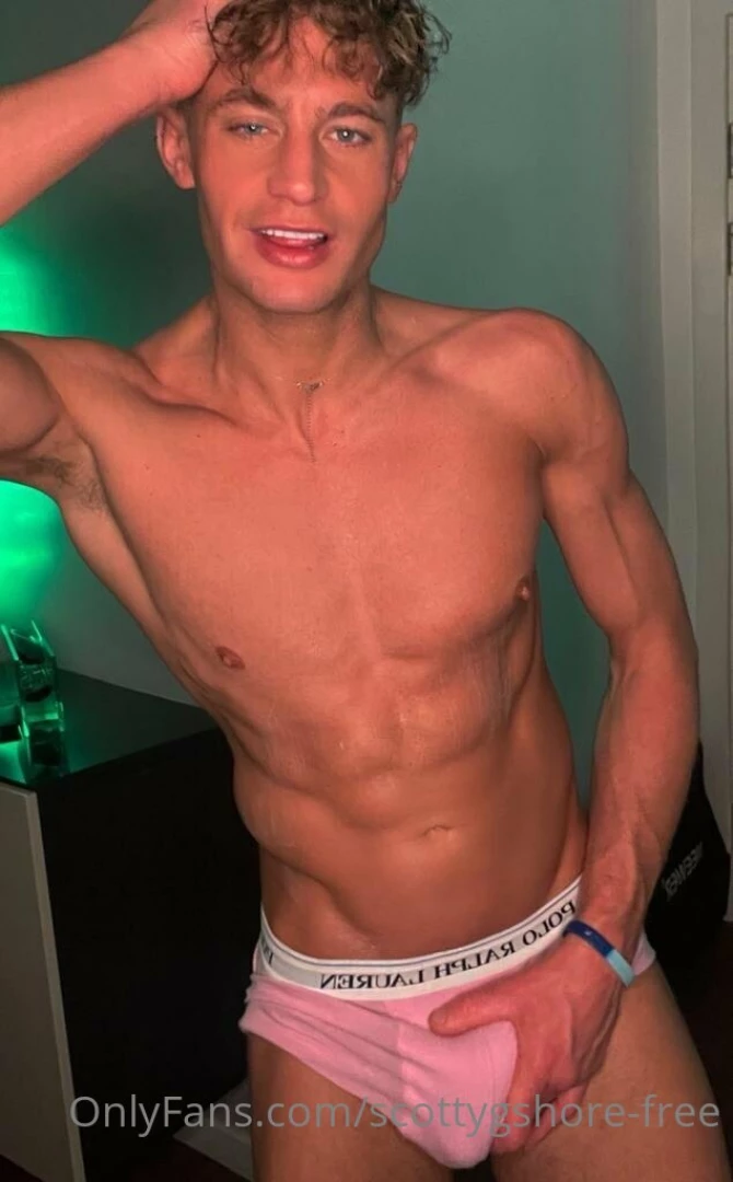 My mates fianc e comes round when he goes to work and sucks us off 