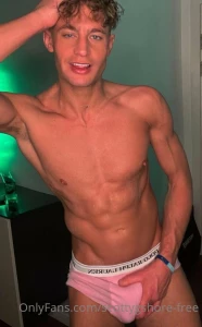 My mates fianc e comes round when he goes to work and sucks us off