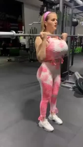 Your strong bimbo lt 3
