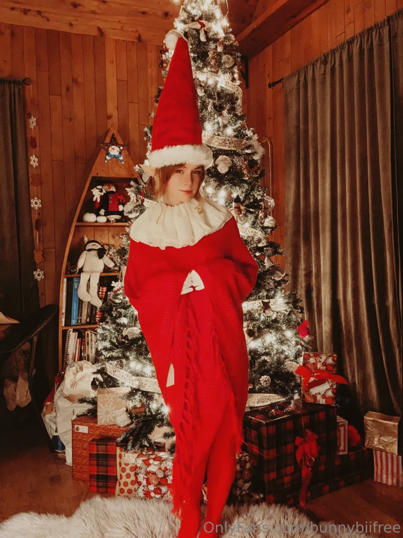 This shelf elf has kept an eye on you all throughout the holidays now 