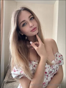 Hot teacher this sexy girl eleon0ra doesn t mind rocking out with her part 69