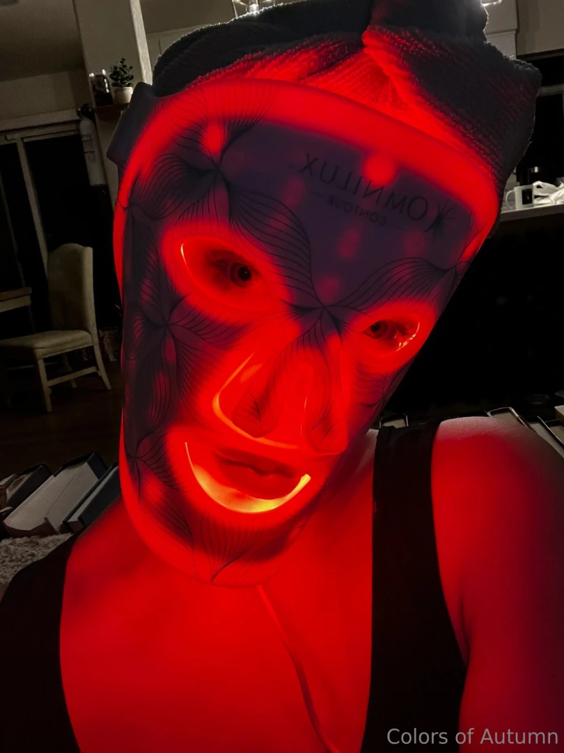 I love this red light mask even though sometimes i scare myself in it 