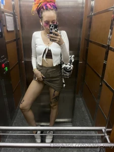 Love to be naughty in public