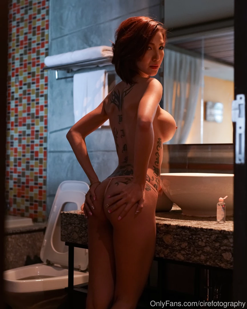 Kimmy lookin back at it dm me for her exclusive photo video set 