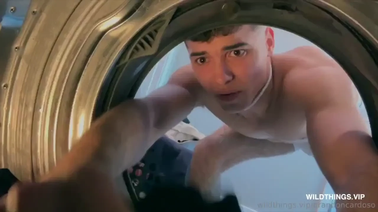 I got stuck in the laundry machine and julianbarboza jerked off came 