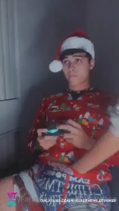 My straight homeboy gave me a handjob while playing my holiday video 