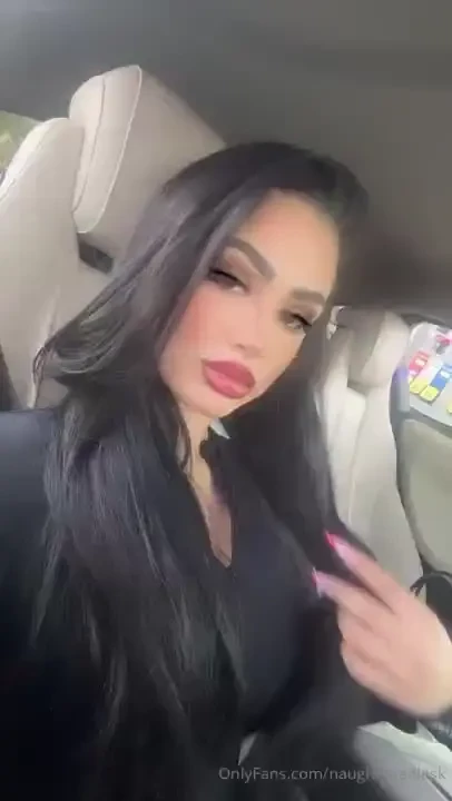 Don t u just wanna kiss my lips 