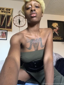 I m on tiktok lol but who cares i look sexy as fuck and a new swipe to