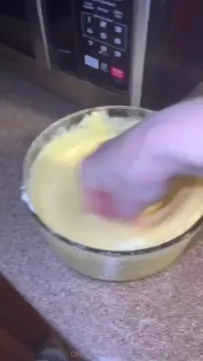 Check your dms and can i bake you a cake 