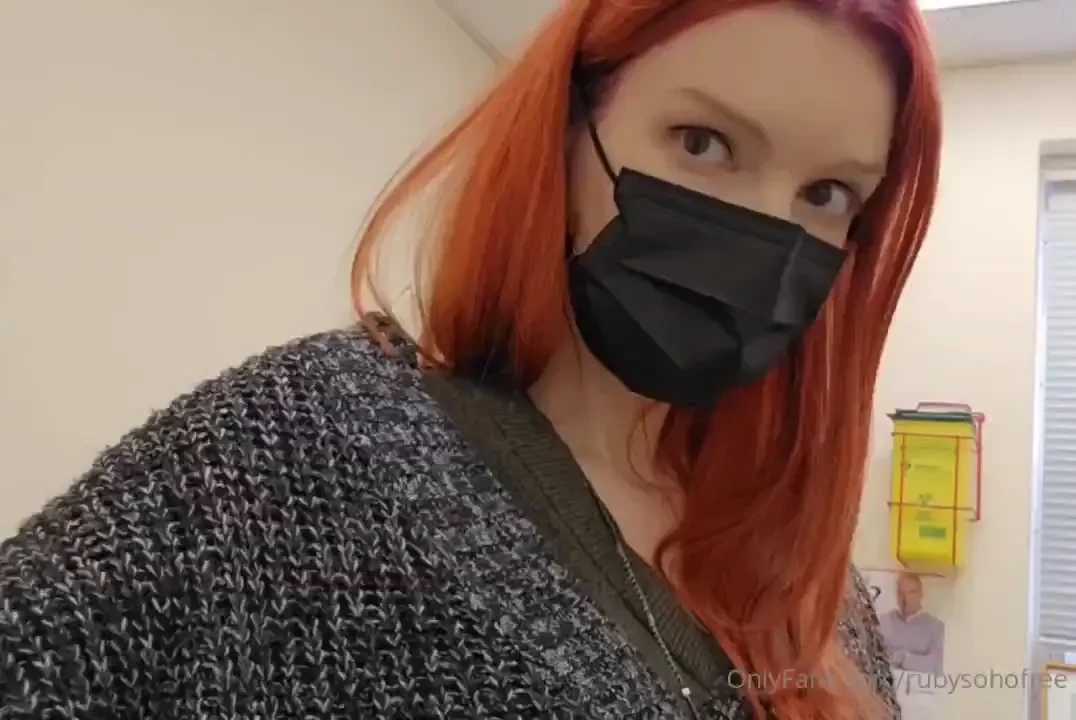 I wanna see your cock sub below join me daily on vip ruby-soho 