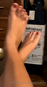 I m so glad my feet are pretty what color should i do next