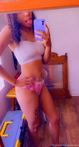 Look like i could crush coke cans with my thighs lmfaoooo