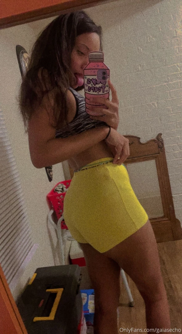 I think i m obsessed with yellow at this point 