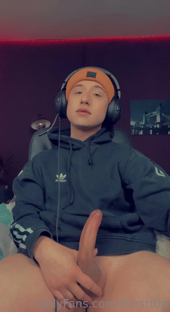 Did you know that i stream on twitch sometimes without pants 