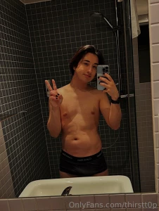 Went clubbing with friends but the club and the music we re pretty