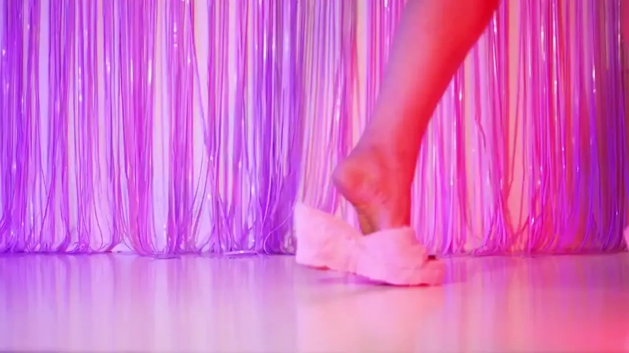 Are you a heel shoe amp feet lover here is a video showing off every part 1 