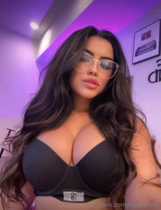 My single latina bestie is waiting for you go say hi she just made her