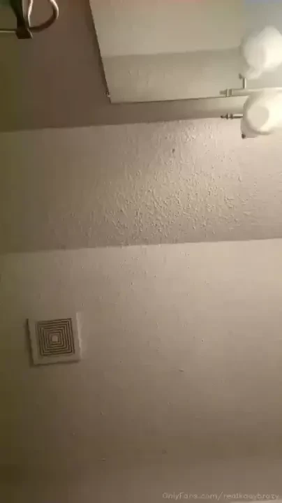 Fuked my dildo on my mirror on live then i squirted on it and played 