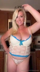 Dm me baby and tell me tour favorite part of my body