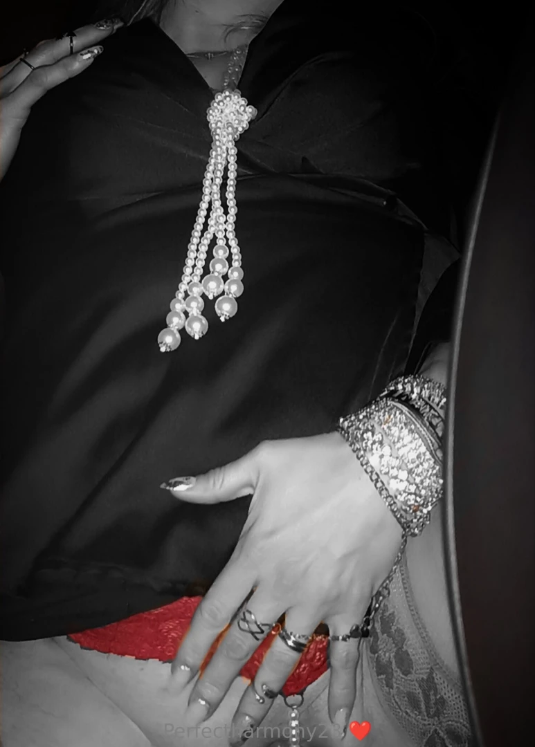 Curiosa di natura mi piacerebbe sapere a che segno zodiacale 