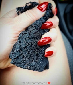 Prima le tolsi le paure i freni i dubbi le mutande caddero da sole