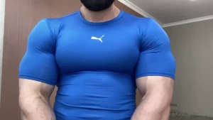 I spent a lot of time to find a video of me wearing it haha very rare