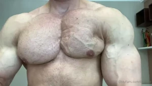 Large pectoral muscles