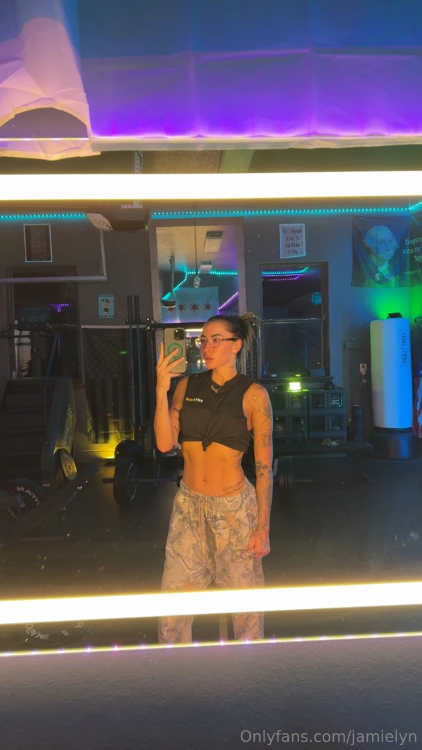 Mid workout popping my titties out for you 