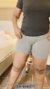 Mini vid stripping twerking ass shaking and clapping full video on vip