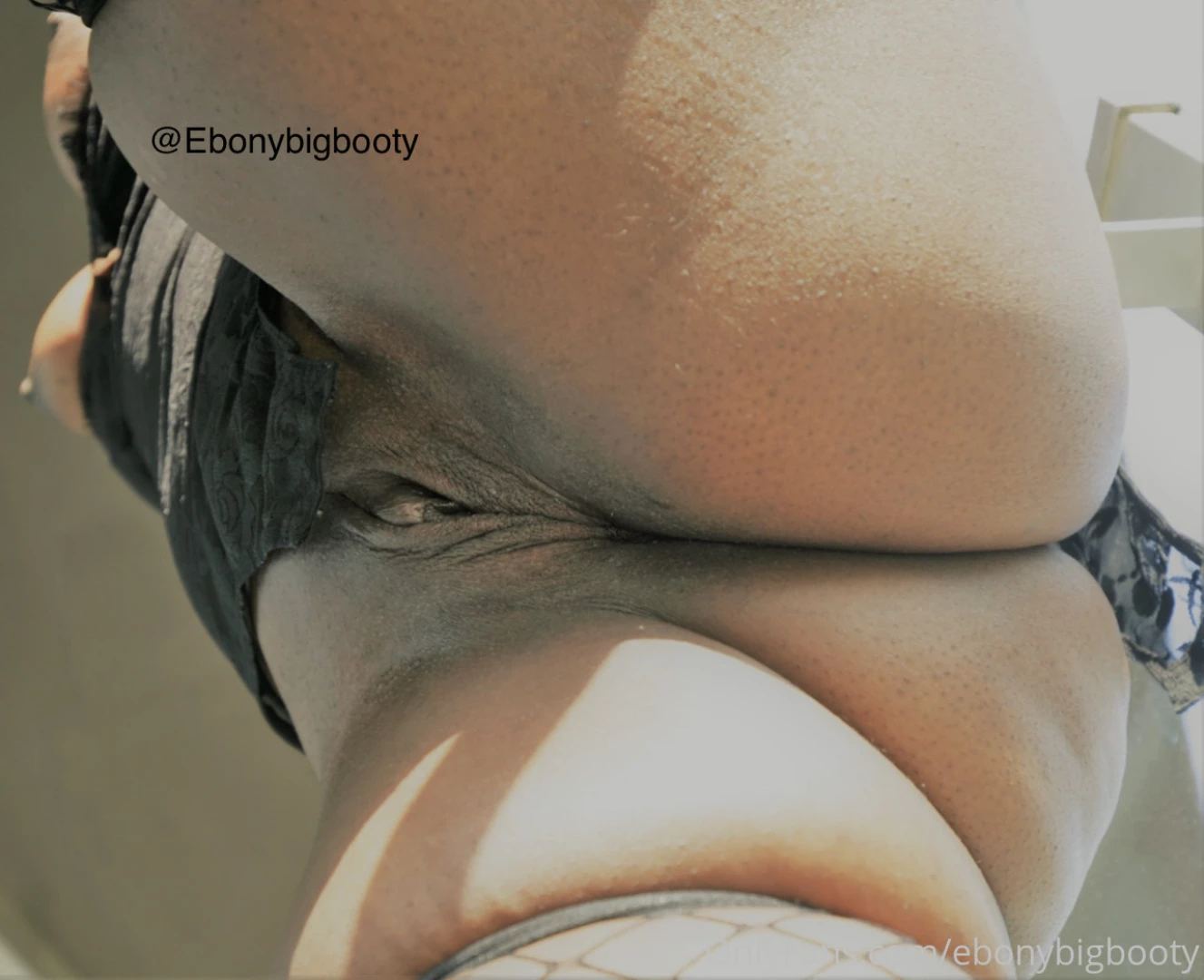 My clit needs to be licked sucked and nibbled on i m so horny 