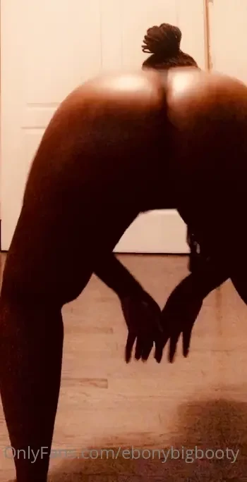 Bored at home twerking listening to city girls 