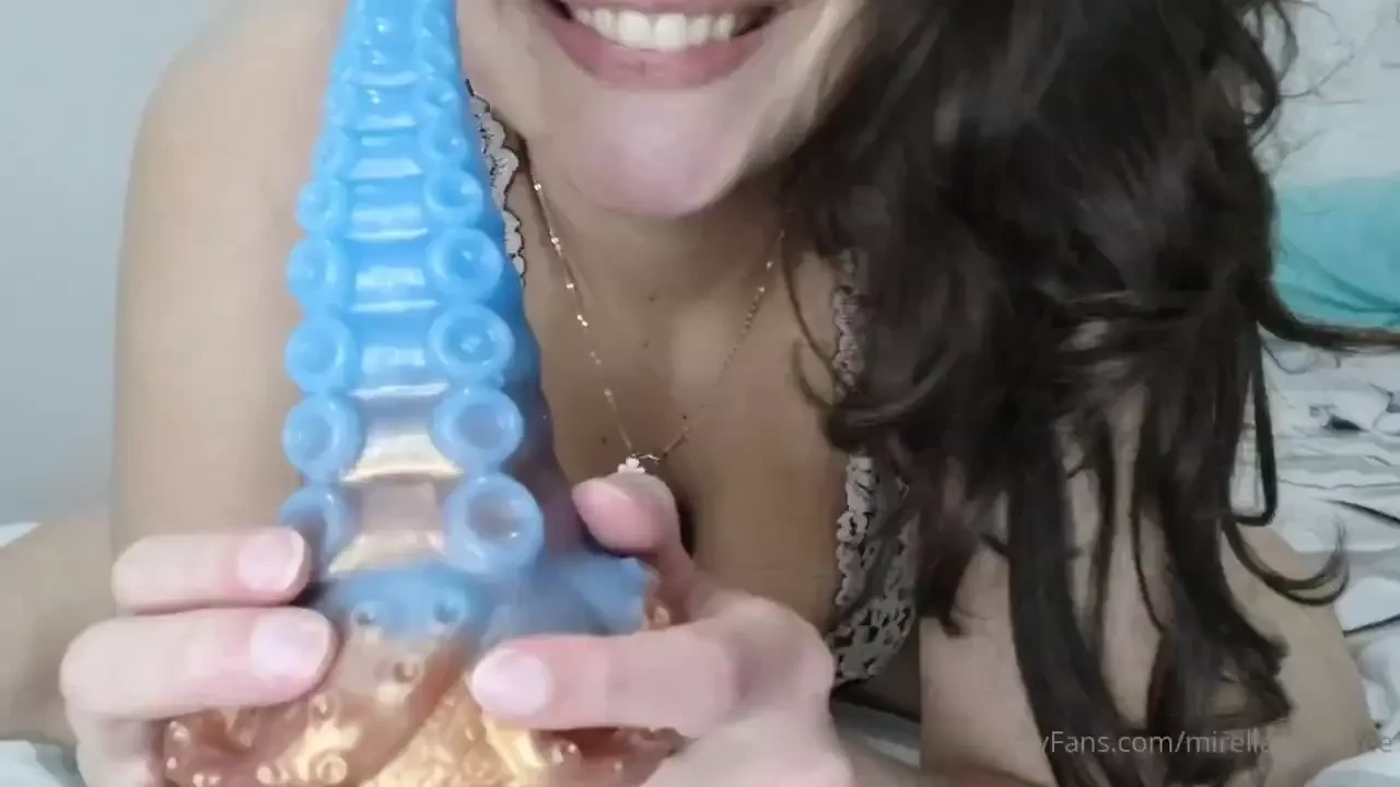 New fantasy dildo so i bought a new toy and holy christ the texture of 