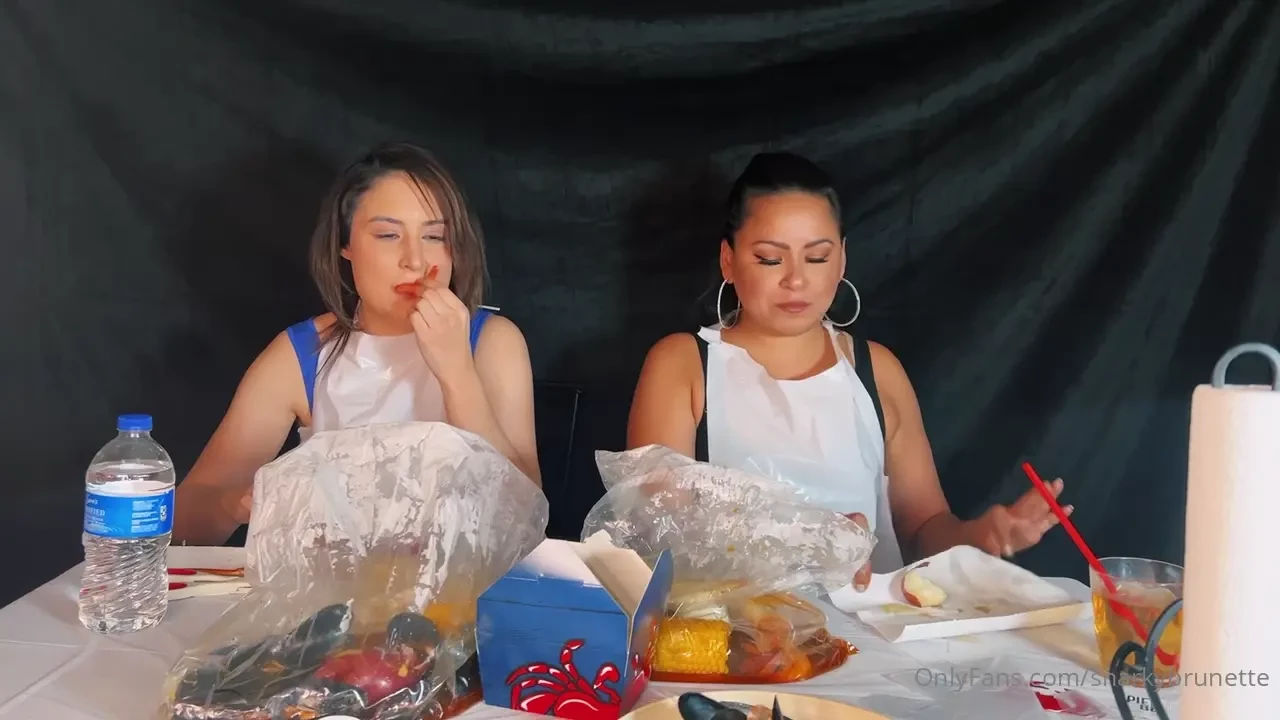 Me amp thenewqueenofcomedyvip did a crab mukbang and answered all your 