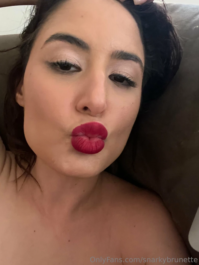 Kisses tip this pic for a bundle 