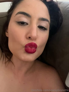 Kisses tip this pic for a bundle