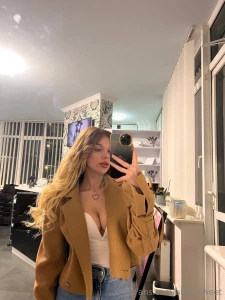 Do you like it when a girl dresses classy