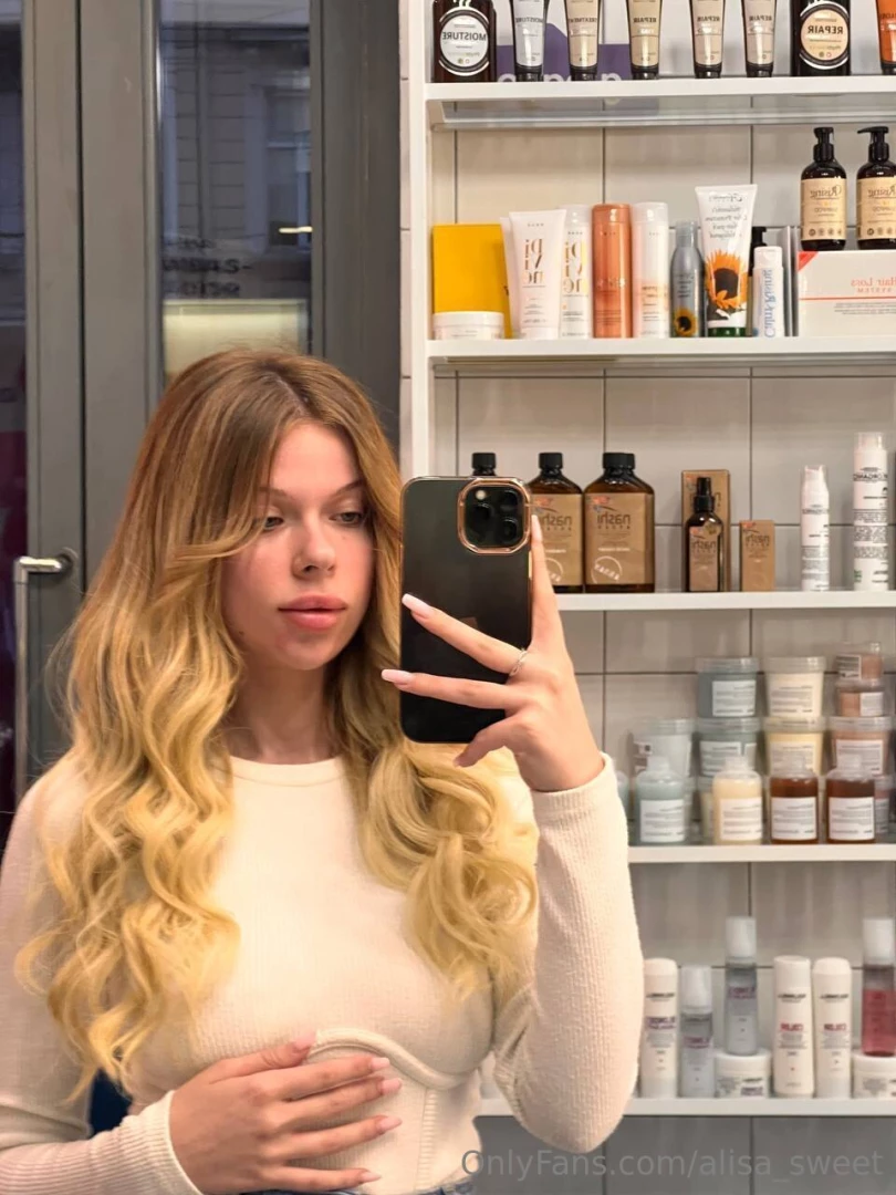 Curly hair or straight hair 