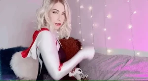 Gwen is a little slutty freak and wants to tell you just how to stroke part 1