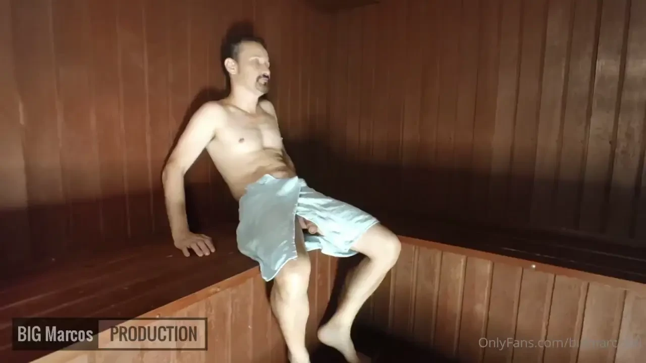 O casado na sauna pegando de jeito o bearornot 