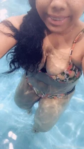 All i do is going swimming and take pictures